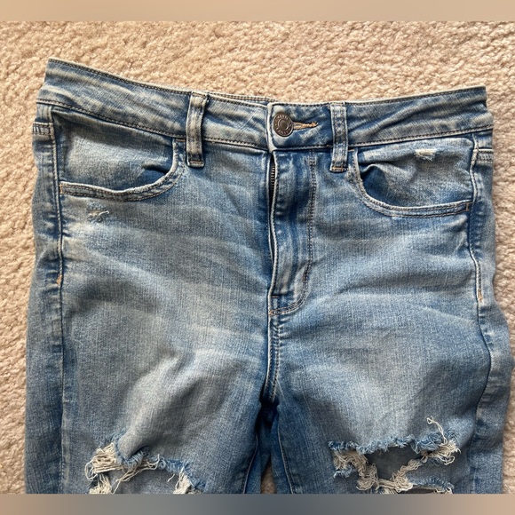 Woman’s American Eagle next level stretch ripped jeans - Picture 4 of 14